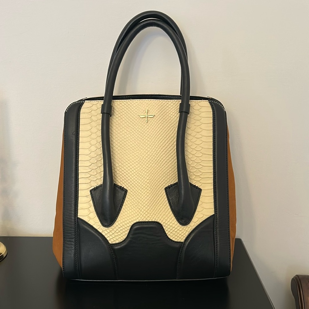 Pour La Victoria large butler bag with dust bag